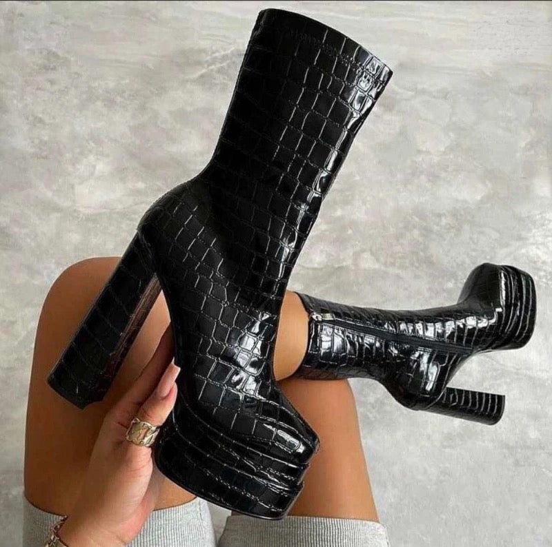 Black Outside Heel Boots