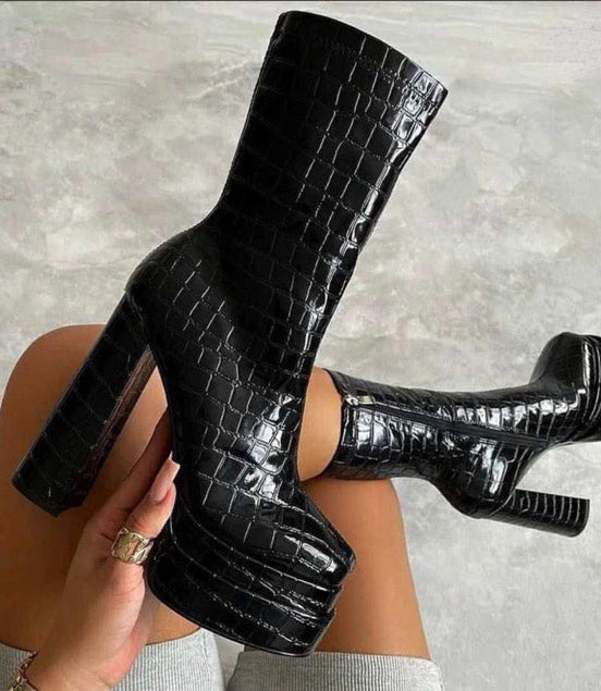 Black Outside Heel Boots